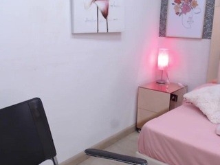 amberly-pretty naked on cam. Free Live Sex Chat Room