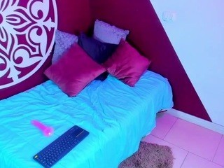 Kourtney-Brunette naked on cam. Free Live Sex Chat Room
