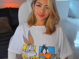 Amanda Sweet naked on cam. Free Live Sex Chat Room