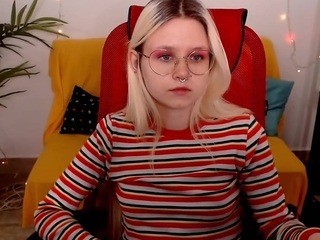 Roxi-star naked on cam. Free Live Sex Chat Room