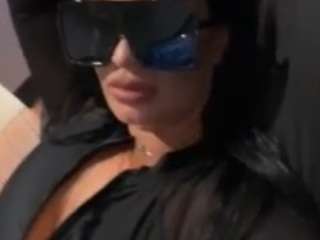 Mrs.Tiffanyfox.x.x naked on cam. Free Live Sex Chat Room