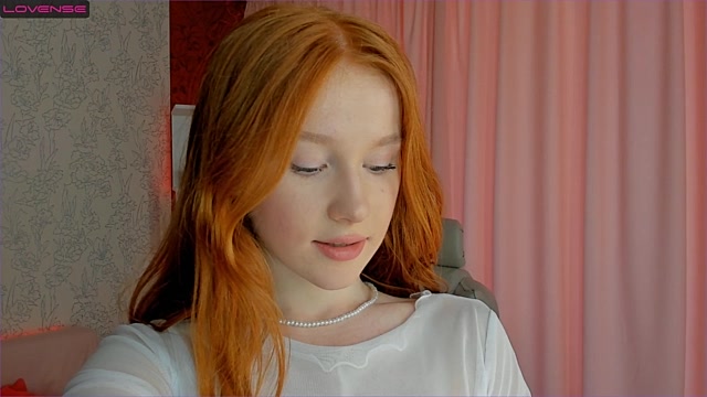 MadelineEvans xxx stripping on webcam for live porn video chat