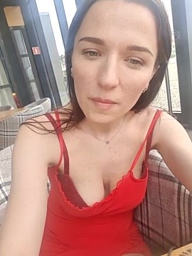 Brilliant-Queen xxx stripping on webcam for live porn video chat