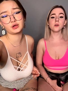 LiseTinypoet xxx stripping on webcam for live porn video chat