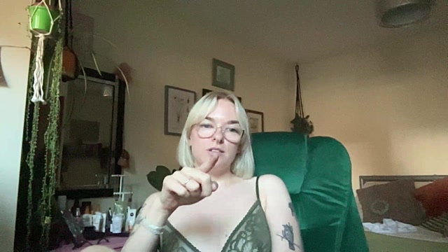 Flirty_Babe_Sarah xxx stripping on webcam for live porn video chat