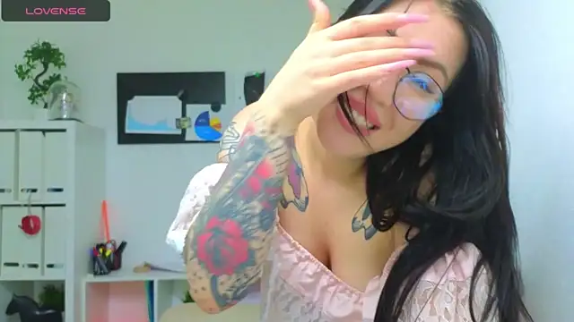 DirtyOffice xxx stripping on webcam for live porn video chat