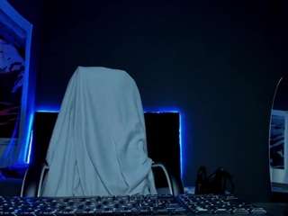 Goddess Sandra naked on cam. Free Live Sex Chat Room