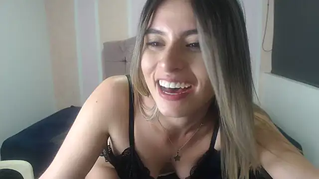 KiaraCarter xxx stripping on webcam for live porn video chat