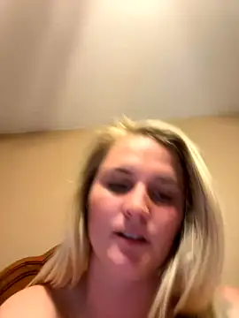 MissBlondie22 xxx stripping on webcam for live porn video chat