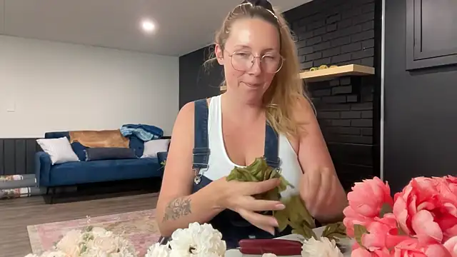 Morejessicaplz xxx stripping on webcam for live porn video chat