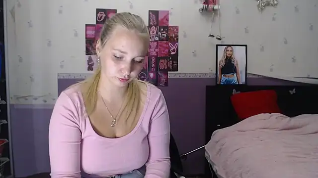 Singlemother333 xxx stripping on webcam for live porn video chat
