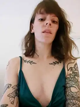 EmilieEdelana xxx stripping on webcam for live porn video chat