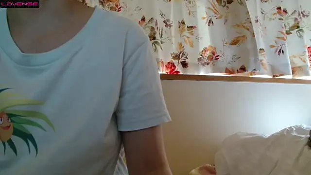 LiliyRiSAchan xxx stripping on webcam for live porn video chat