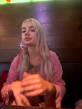 Sextazy xxx stripping on webcam for live porn video chat