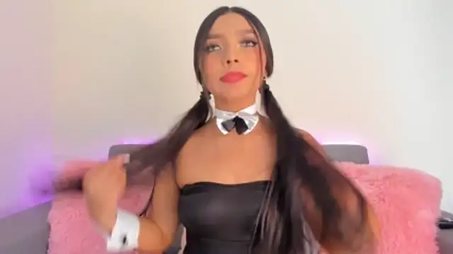 CoralineFox xxx stripping on webcam for live porn video chat