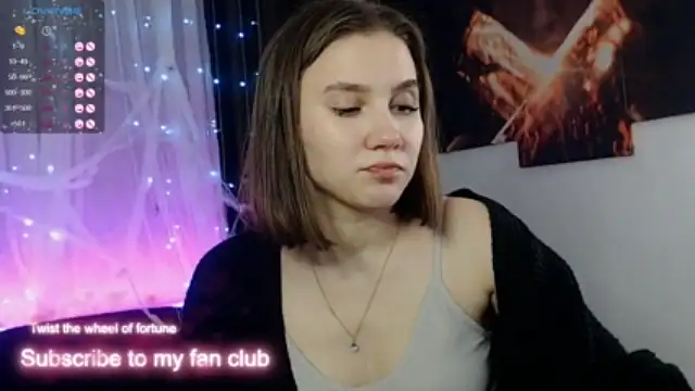 ElizabethCross xxx stripping on webcam for live porn video chat