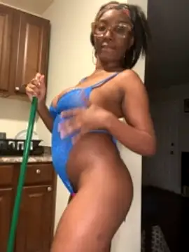 GorgeousPia xxx stripping on webcam for live porn video chat