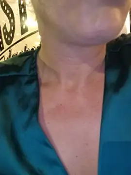 LadyScarlett-xk xxx stripping on webcam for live porn video chat