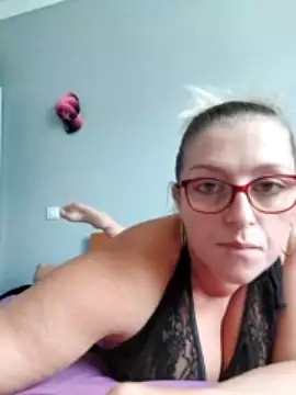 Winniess40 xxx stripping on webcam for live porn video chat