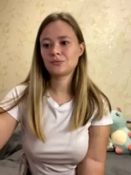 Caramelleeee xxx strip on cam for live porn chat