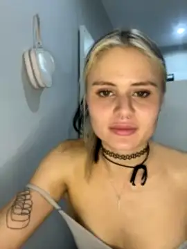 ElasticGirlXx xxx strip on cam for live porn chat