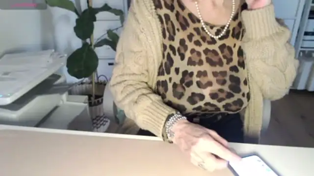 FetishLady xxx strip on cam for live porn chat