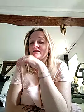 Lady_charlyne xxx strip on cam for live porn chat