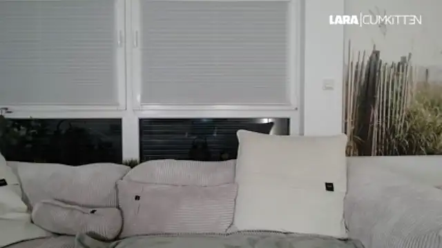 Lara-CumKitten xxx strip on cam for live porn chat