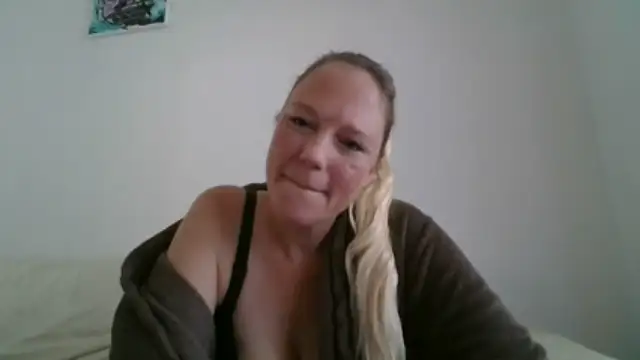 MoniqueLaFee xxx stripping on webcam for live porn video chat