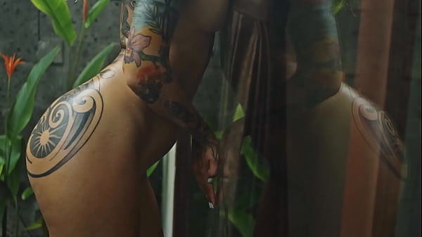 SANKTOR – TATTOOED BLONDE SHOWS HER TINY ASSHOLE