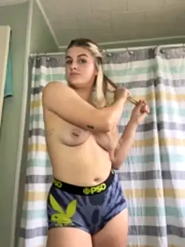 Spicyy420 xxx strip on cam for live porn chat