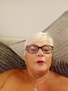 Suesinner xxx strip on cam for live porn chat