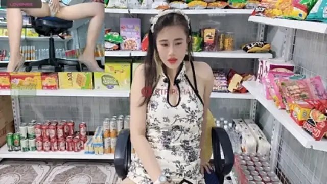 _7Eleven_ xxx strip on cam for live porn chat