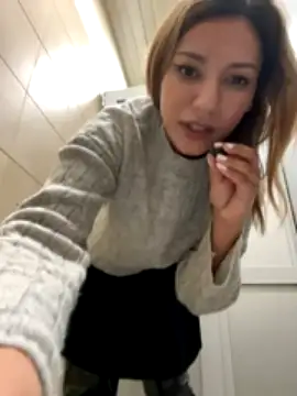 AkiraFunXXX xxx strip on cam for live porn chat