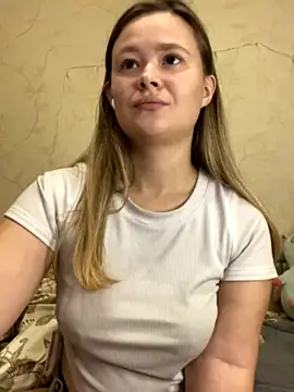CaramelleLady xxx strip on cam for live porn chat