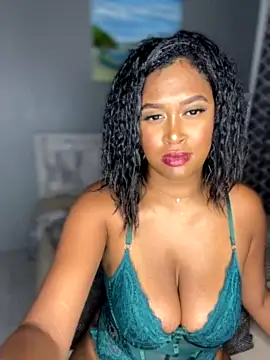 Emiilove xxx strip on cam for live porn chat