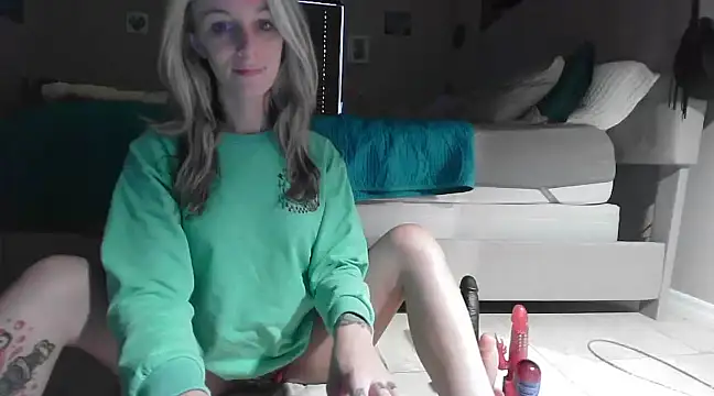 Heyitsmee33 xxx strip on cam for live porn chat