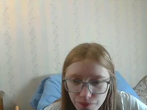 LustfulSarah xxx strip on cam for live porn chat