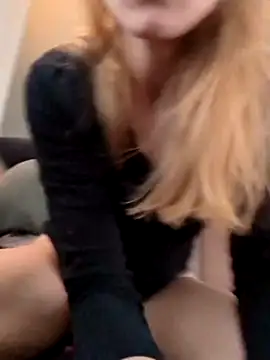 NaomiAndFriends xxx strip on cam for live porn chat
