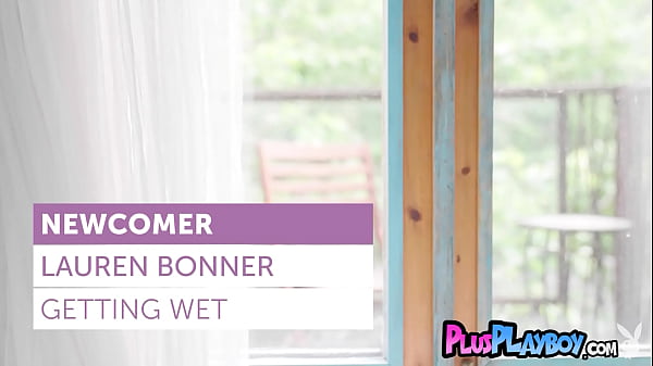 Teen with nice ass Lauren Bonner making you boner during wet posing session