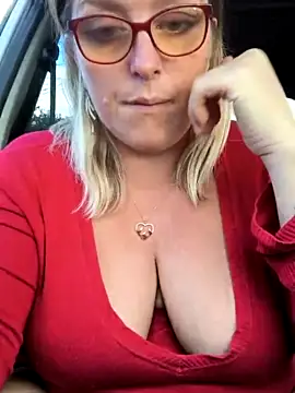 Winniess40 xxx strip on cam for live porn chat