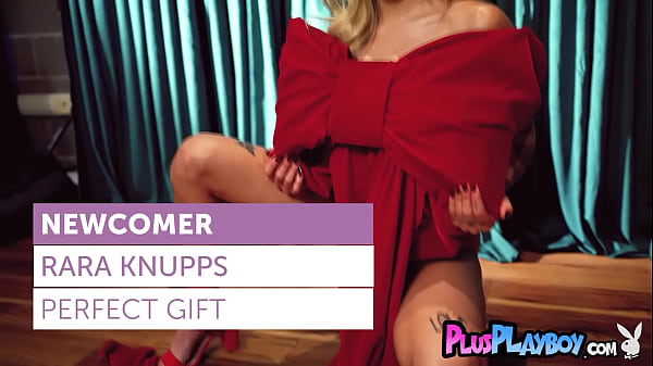 Amazing big ass blonde babe Rara Knupps posed naked and she looks glamorous