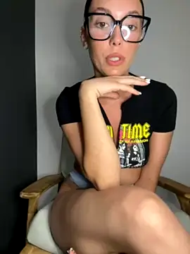 BeellaS xxx strip on cam for live porn chat