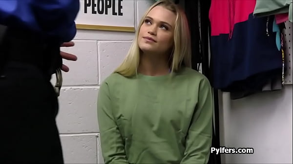 Blonde bikini teen thief blows officers dick