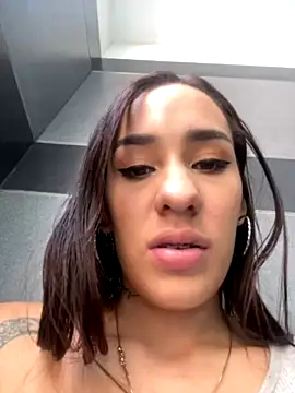 IrisRouse xxx strip on cam for live porn chat