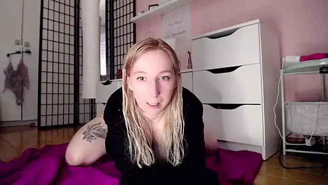 JustKerry xxx strip on cam for live porn chat