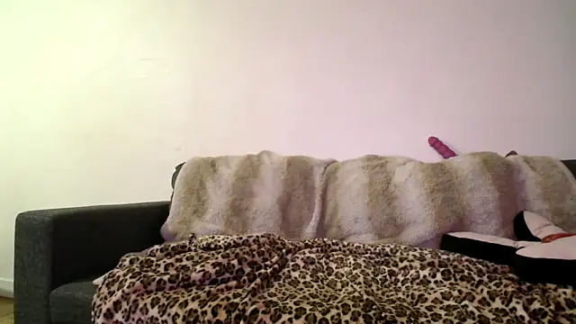 Lixlouve xxx strip on cam for live porn chat