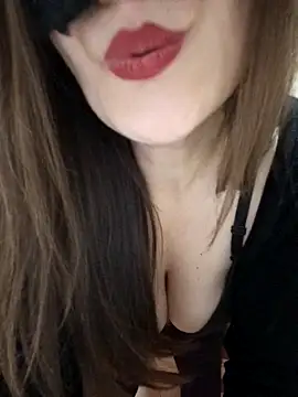Melanya83 xxx strip on cam for live porn chat
