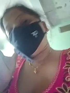 Queen-34 xxx strip on cam for live porn chat
