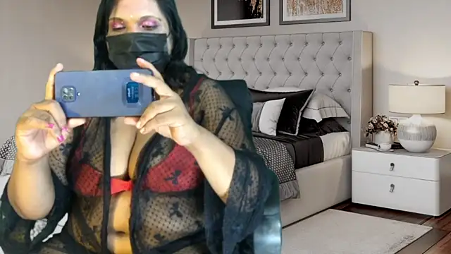 QueenLihinie xxx strip on cam for live porn chat
